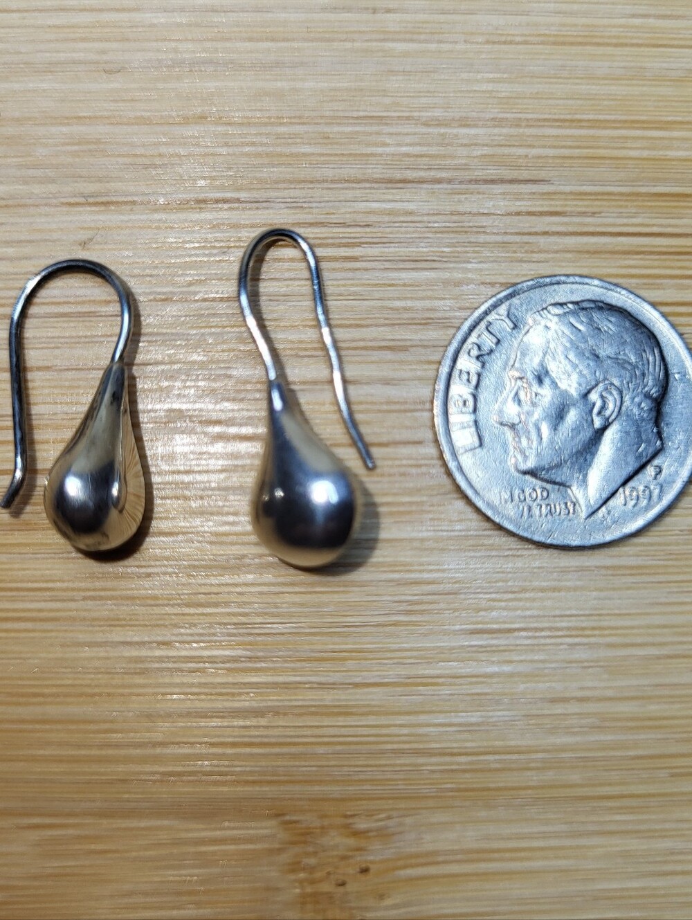 Vintage 925 Sterling Silver Teardrop Hook Earrings in Polished Silver
